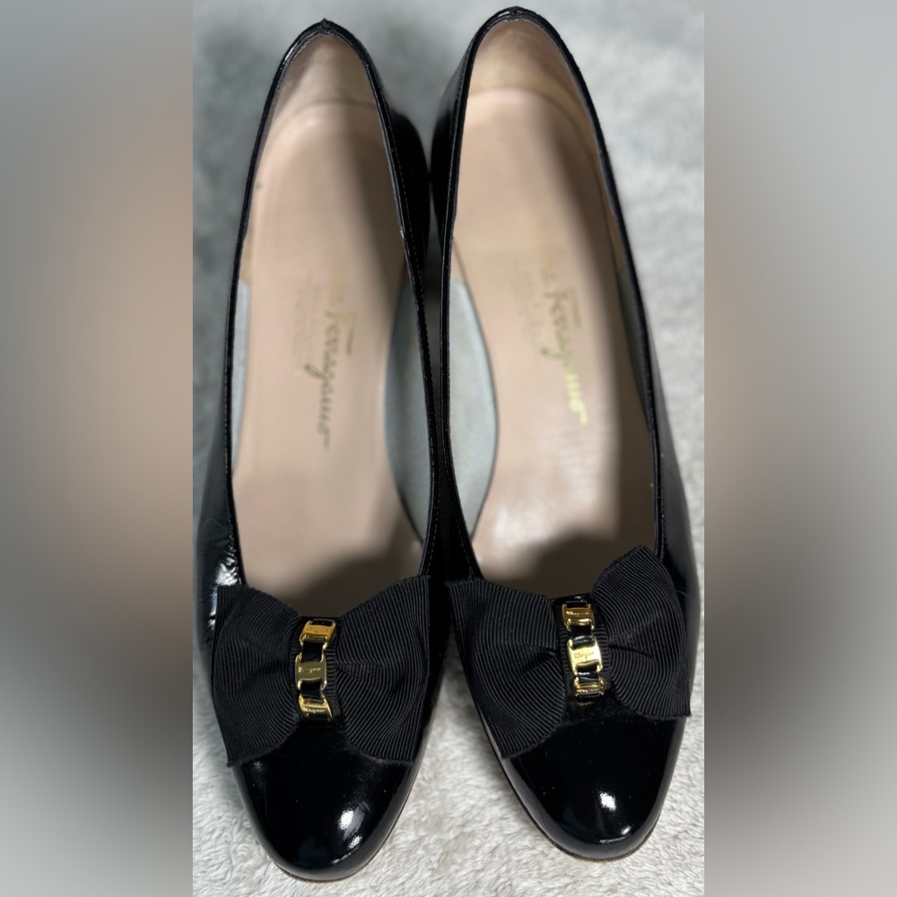 Vintage Salvatore Ferragamo patent leather heel, Black